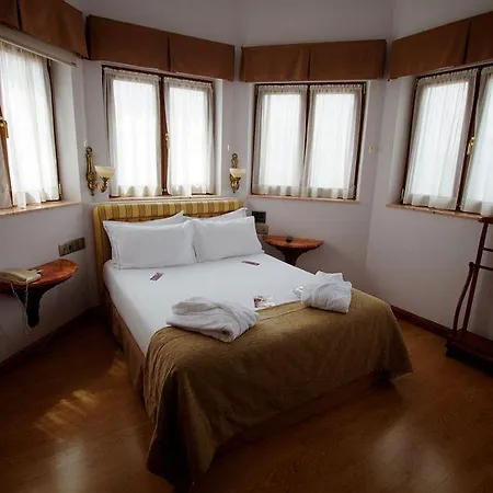 Ayre Alfonso Ii Hotel 4*