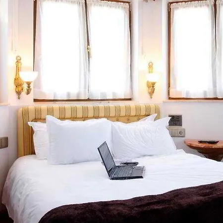 Ayre Alfonso Ii 4*