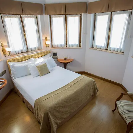 Ayre Alfonso Ii Otel Oviedo